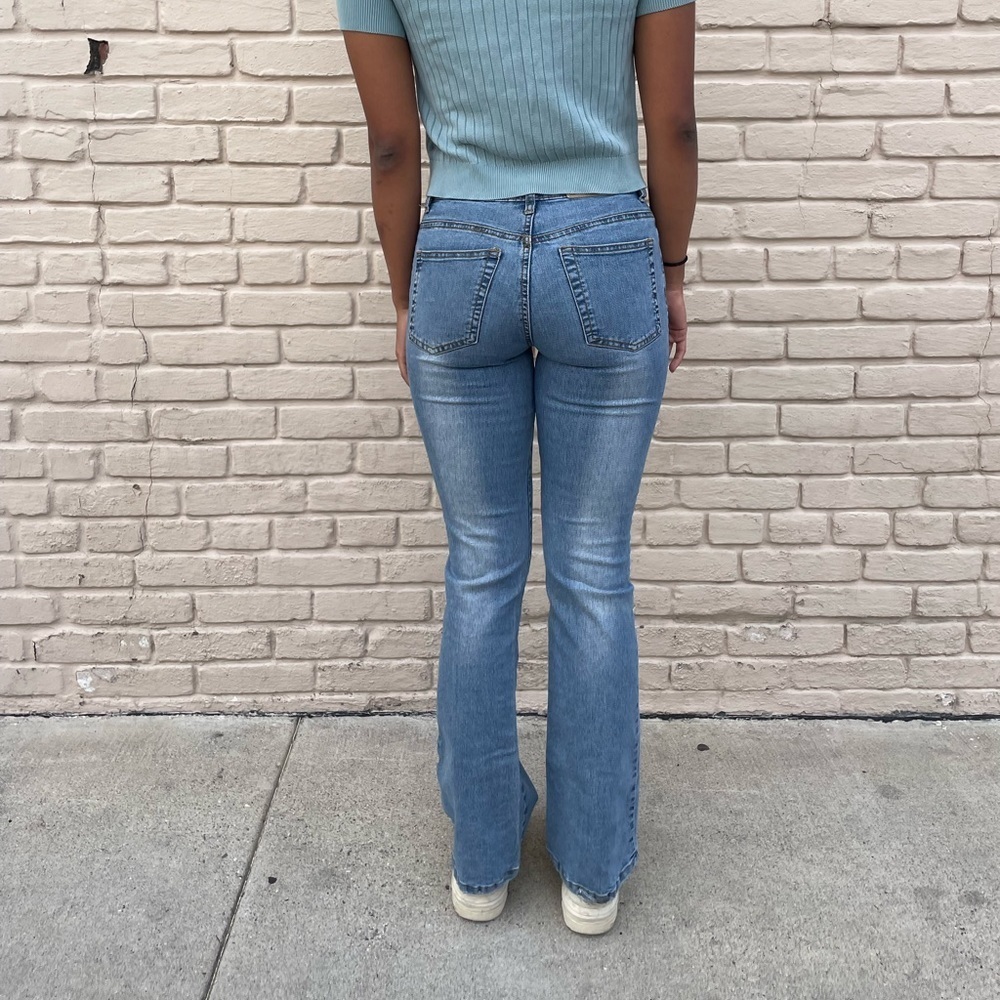Retro flare leg blue jeans ๐ - Picture 5 of 7